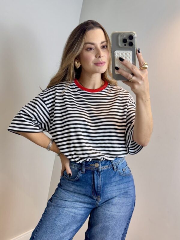 Tee Fernanda Listras - P&B/Vermelho